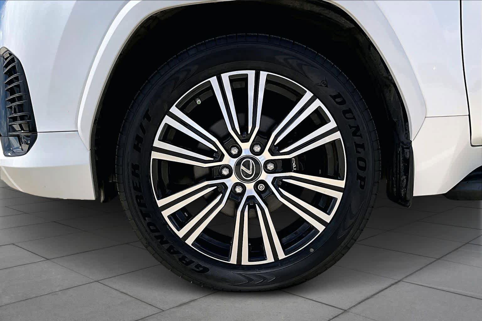 Used 2023 Lexus LX 600 4WD w/ Appearance Package image 9