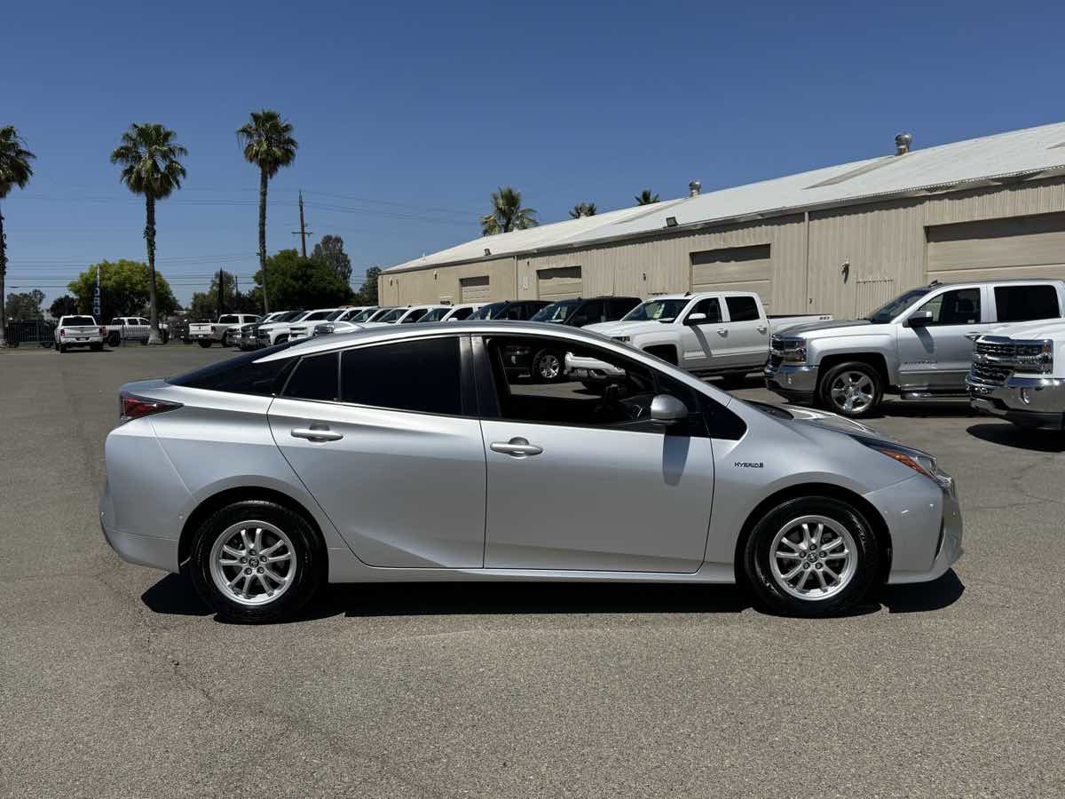 Used 2017 Toyota Prius Two w/ Prius Two Safety Plus Package FWD image 11