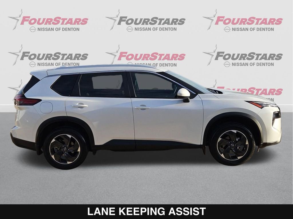 Used 2024 Nissan Rogue SV w/ SV Premium Package image 3