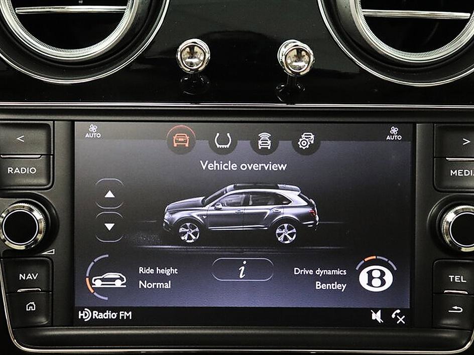 Used 2019 Bentley Bentayga AWD/4WD image 32