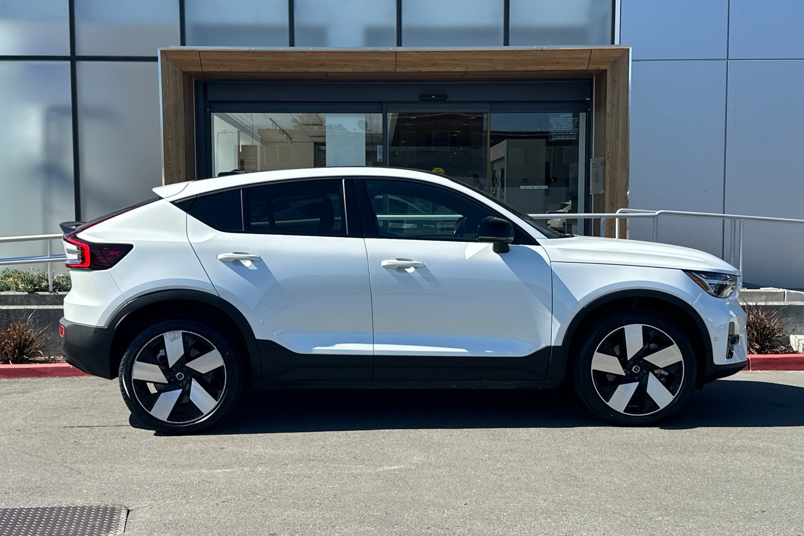 Certified 2023 Volvo C40 P8 Recharge Ultimate w/ Protection Package Premier AWD/4WD image 9