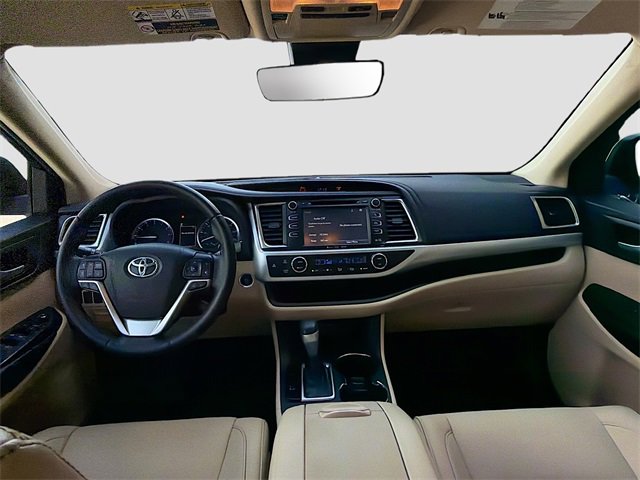 Used 2019 Toyota Highlander XLE image 16