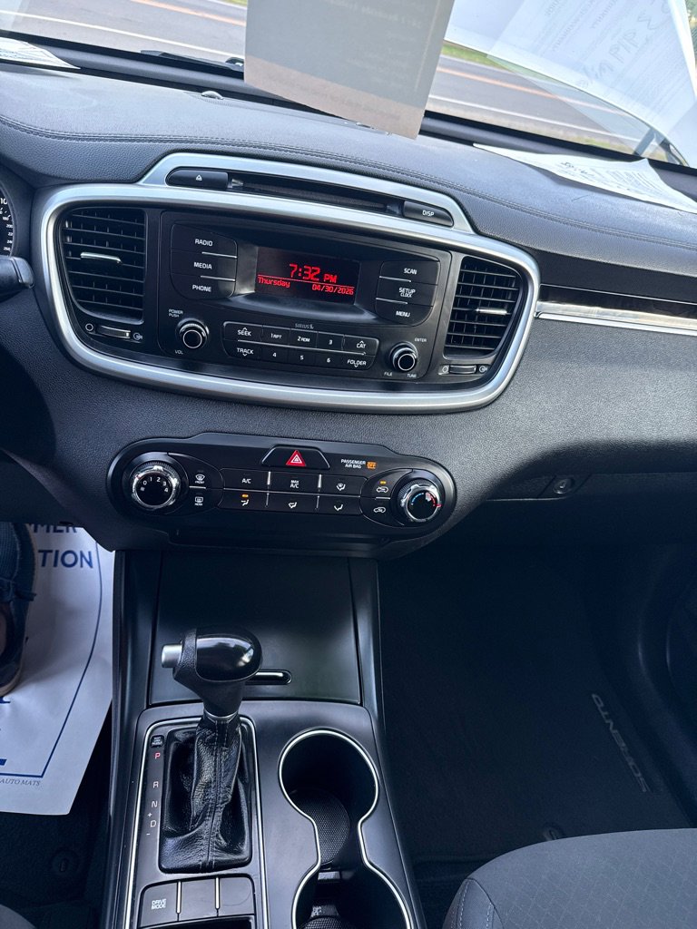 Used 2017 Kia Sorento L FWD image 16