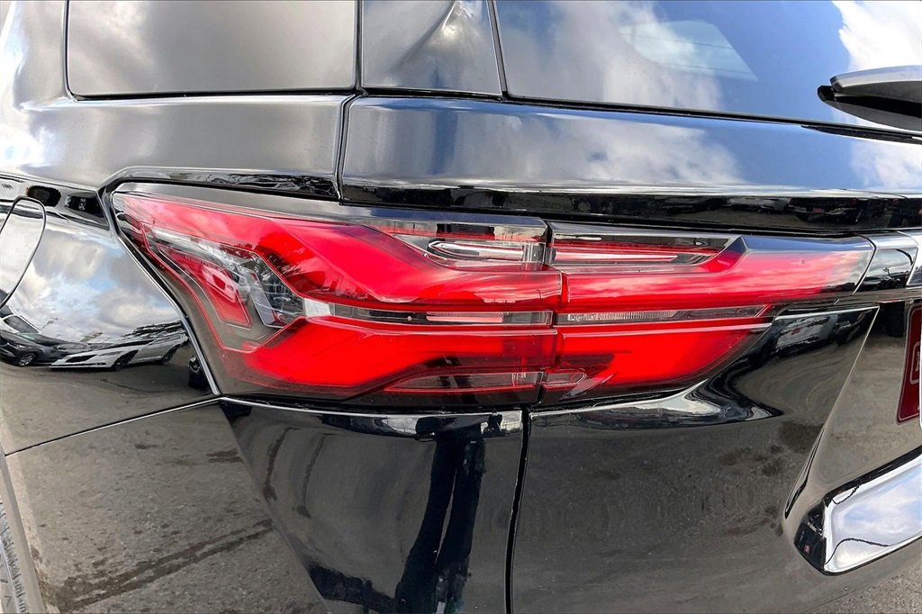 Used 2022 Chevrolet Traverse LT image 20