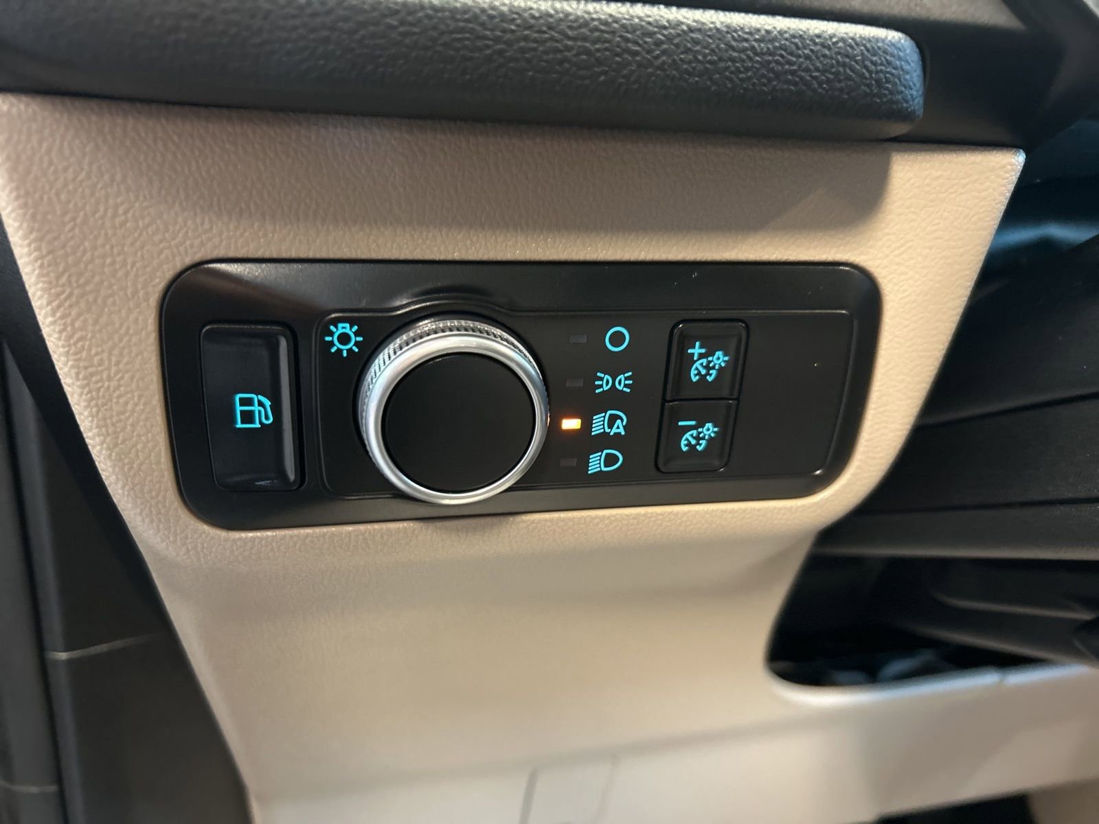 Used 2020 Ford Escape SE Sport image 17