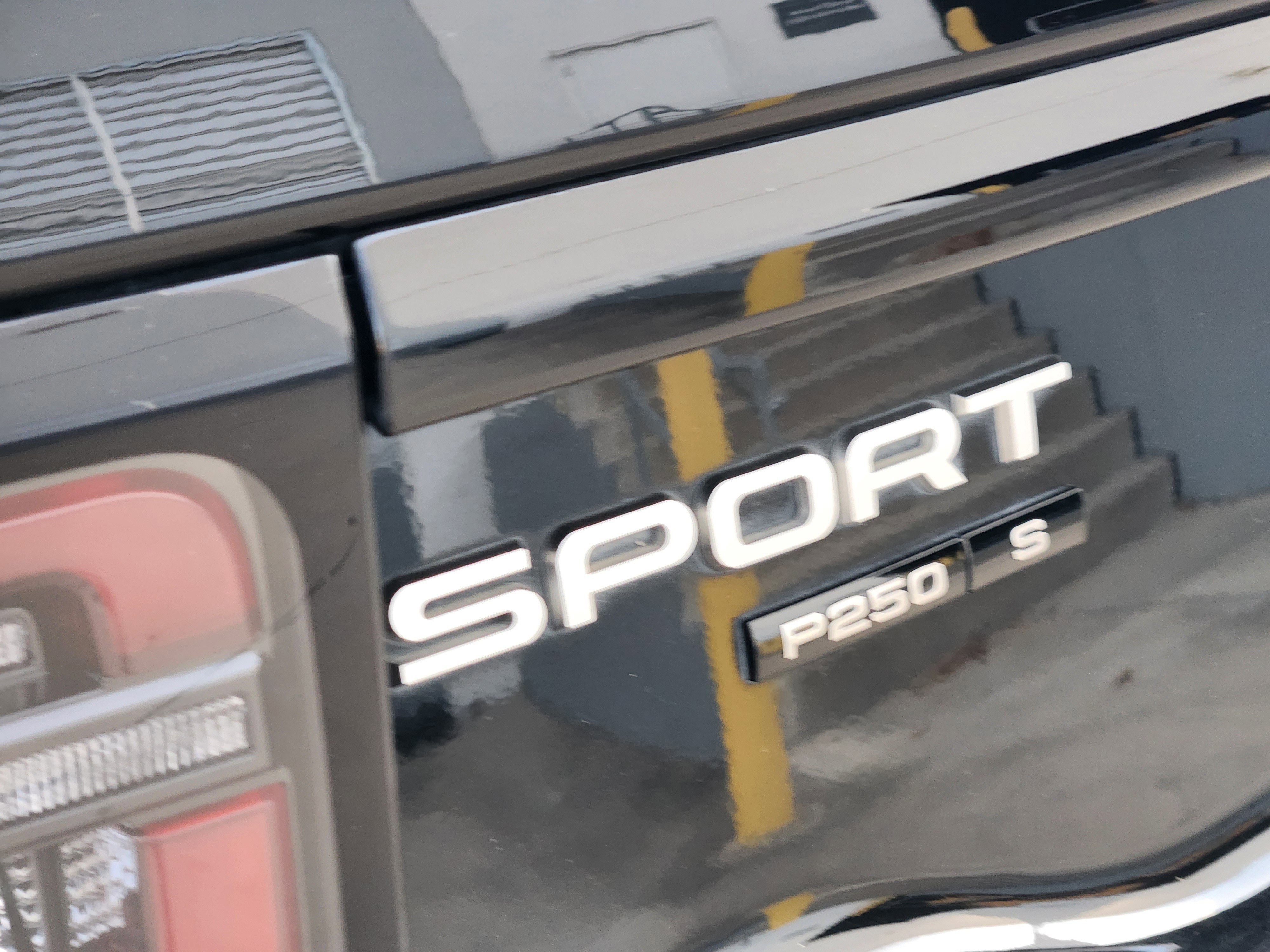 Used 2020 Land Rover Discovery Sport S image 11