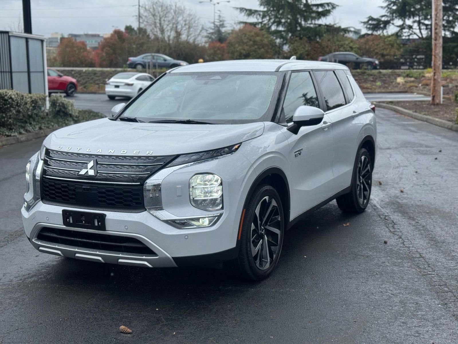 Used 2024 Mitsubishi Outlander 4WD Plug-In Hybrid