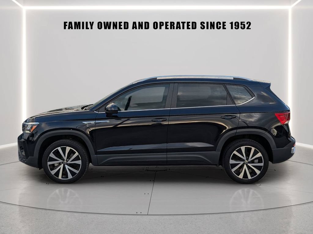 Certified 2023 Volkswagen Taos SE FWD image 3