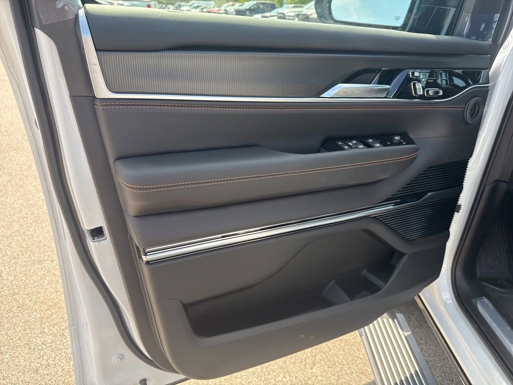 New 2026 Jeep Grand Wagoneer Summit AWD/4WD image 20