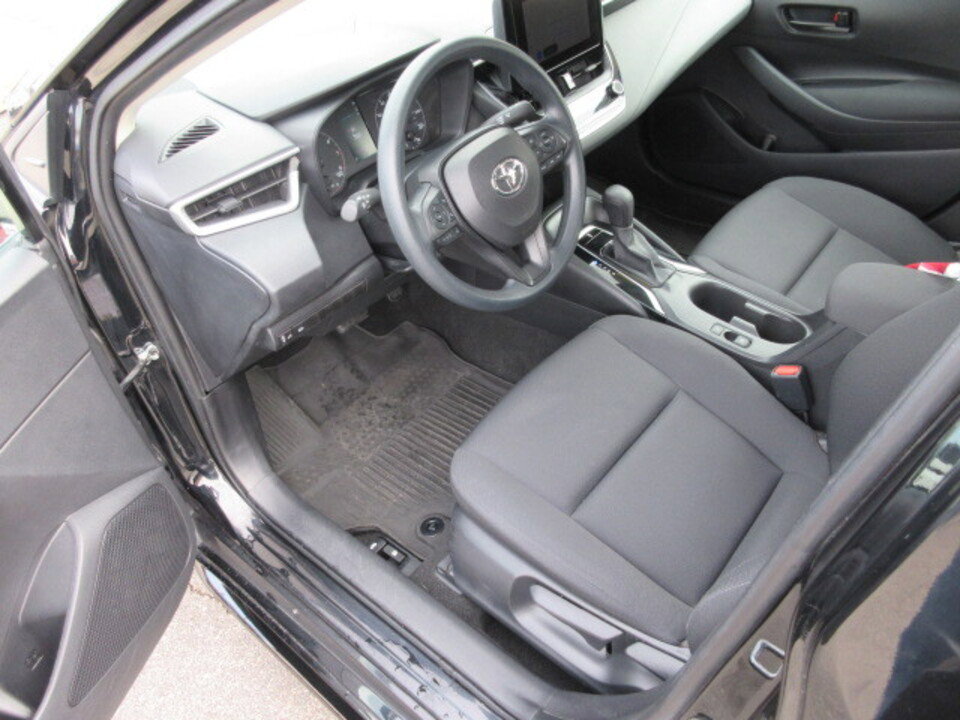 Used 2024 Toyota Corolla LE image 8