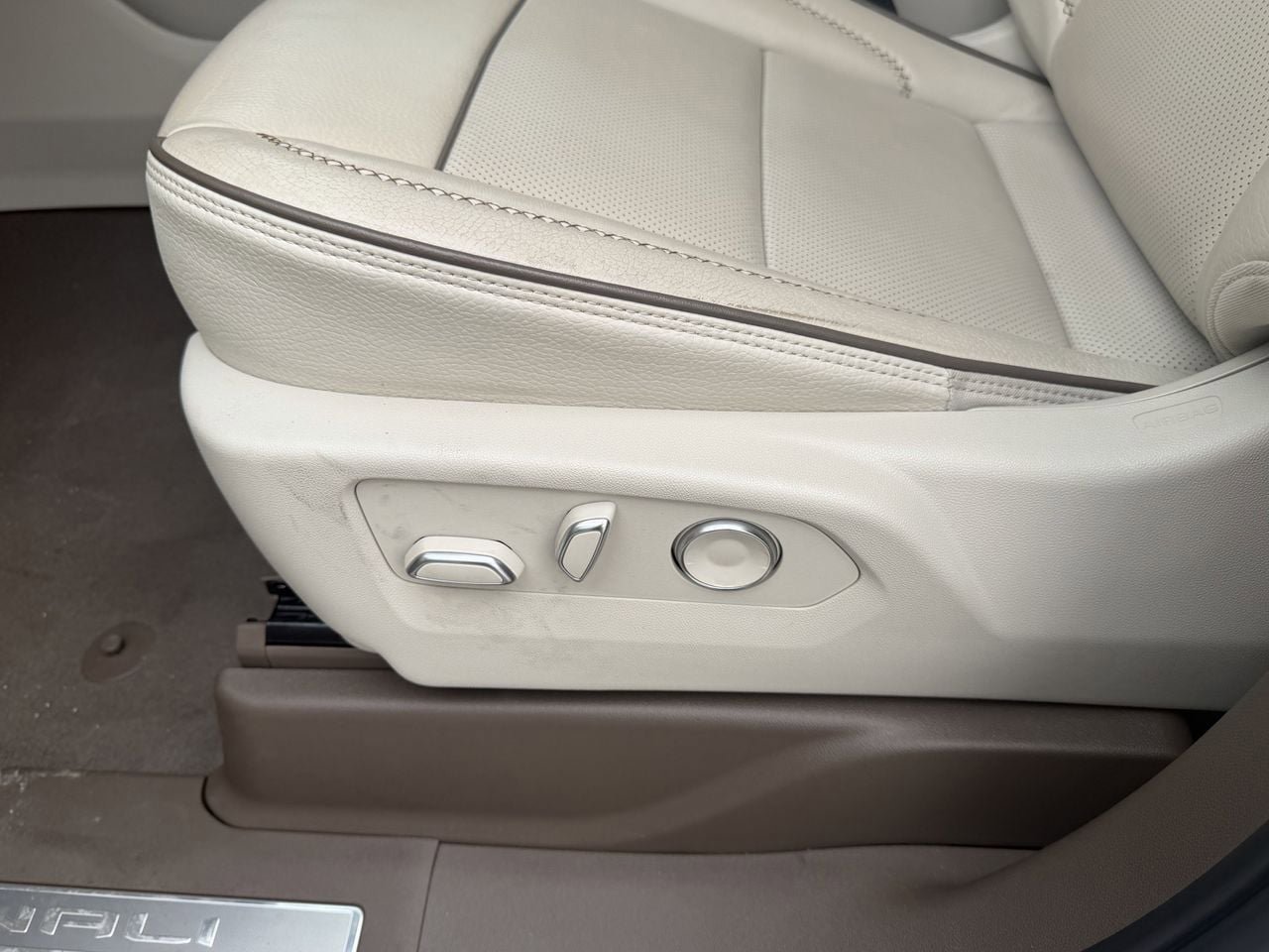 Used 2024 GMC Yukon XL Denali w/ Max Trailering Package AWD/4WD image 23