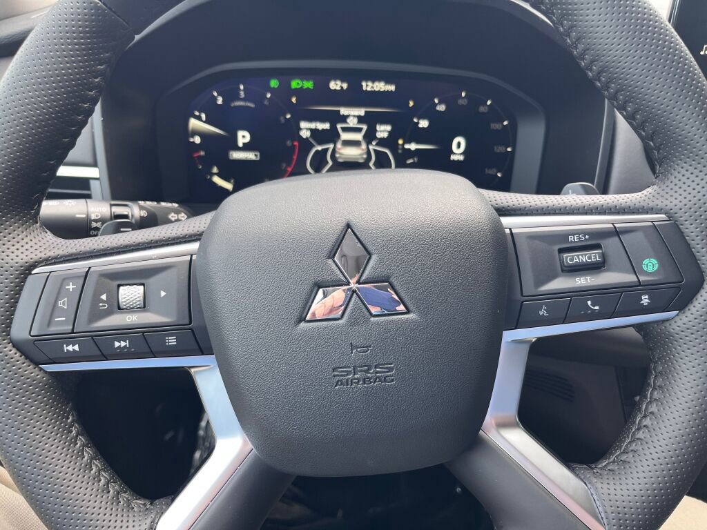 New 2025 Mitsubishi Outlander SE image 14