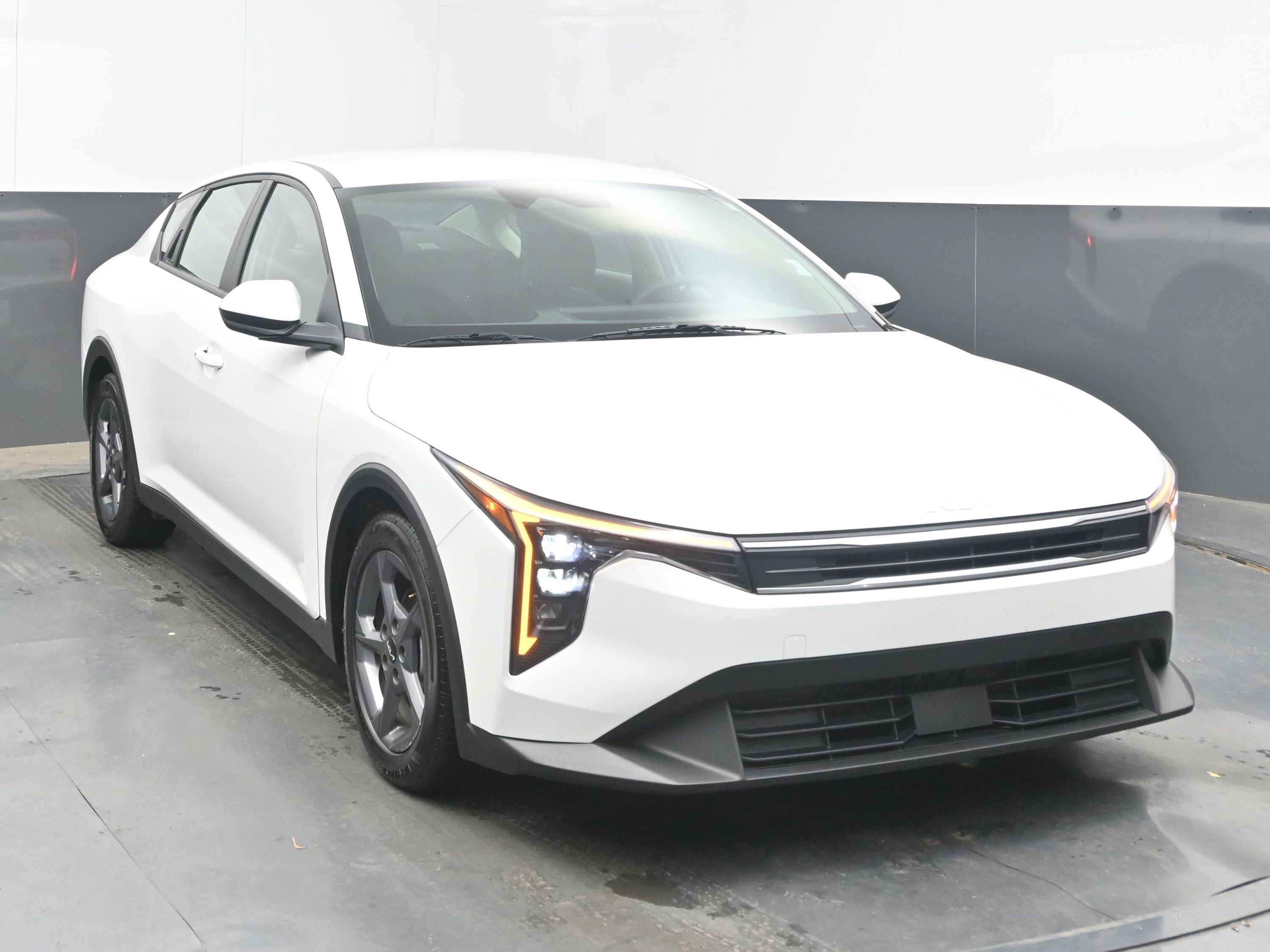 Used 2025 Kia K4 FWD image 3