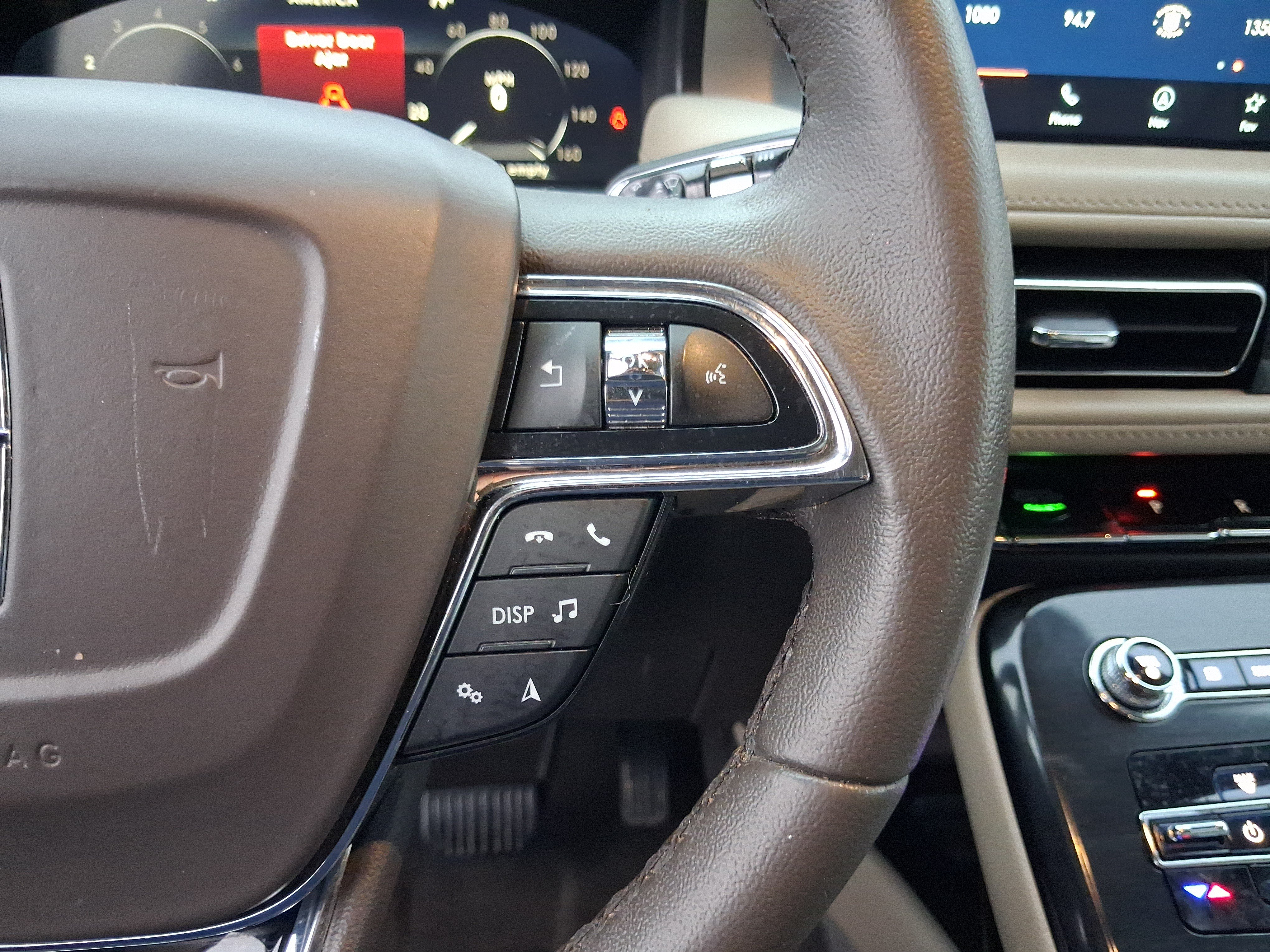 Certified 2023 Lincoln Nautilus FWD w/ Premium Package image 18
