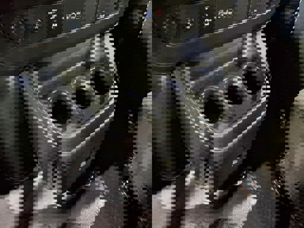 Used 2023 GMC Savana 2500 w/ Driver Convenience Package image 9