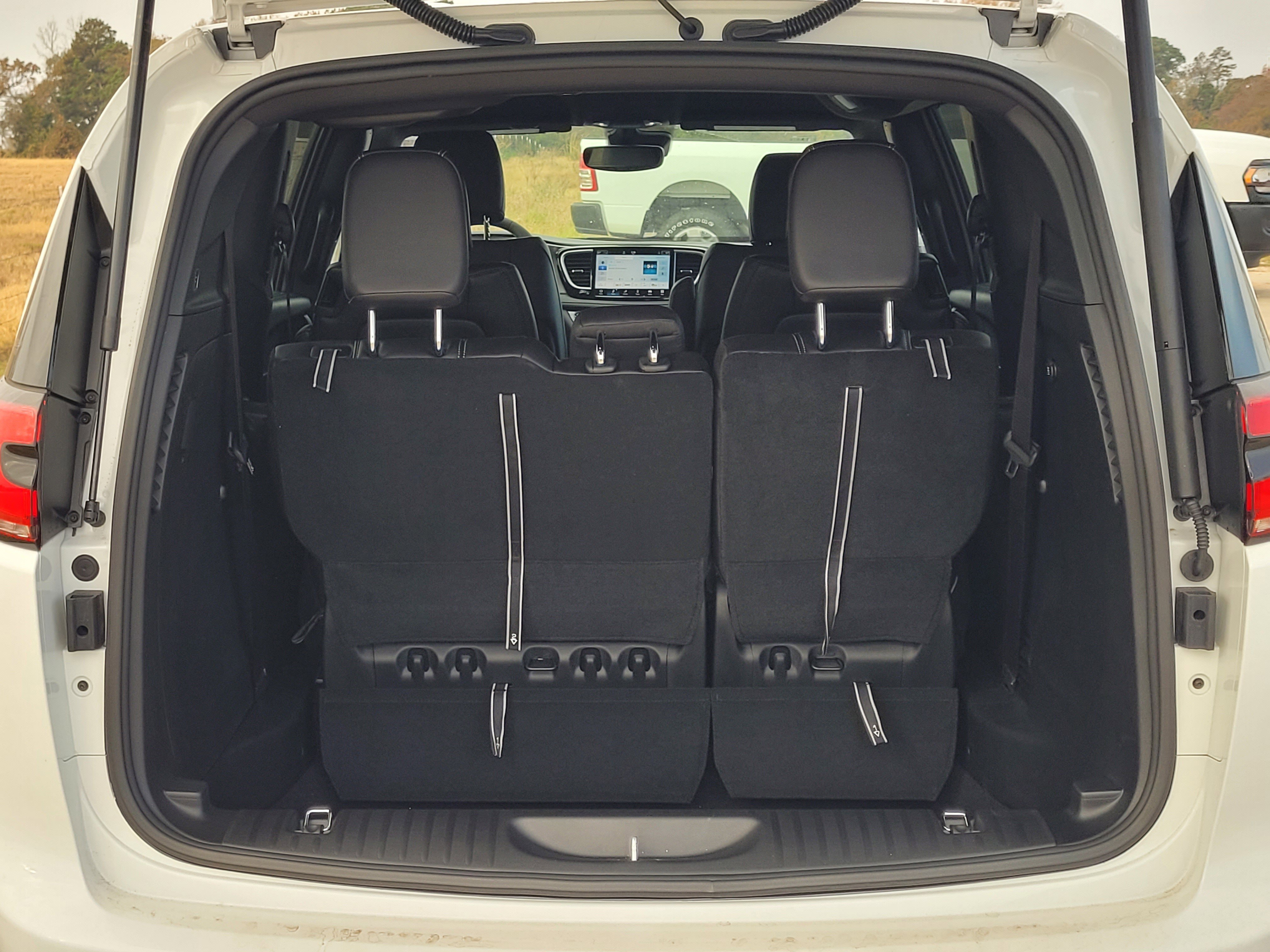 New 2026 Chrysler Pacifica Select image 7