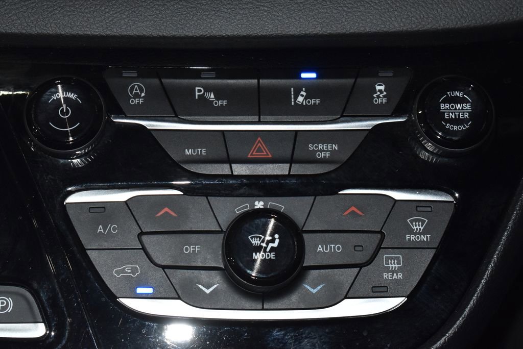 Used 2025 Chrysler Pacifica Select FWD image 23