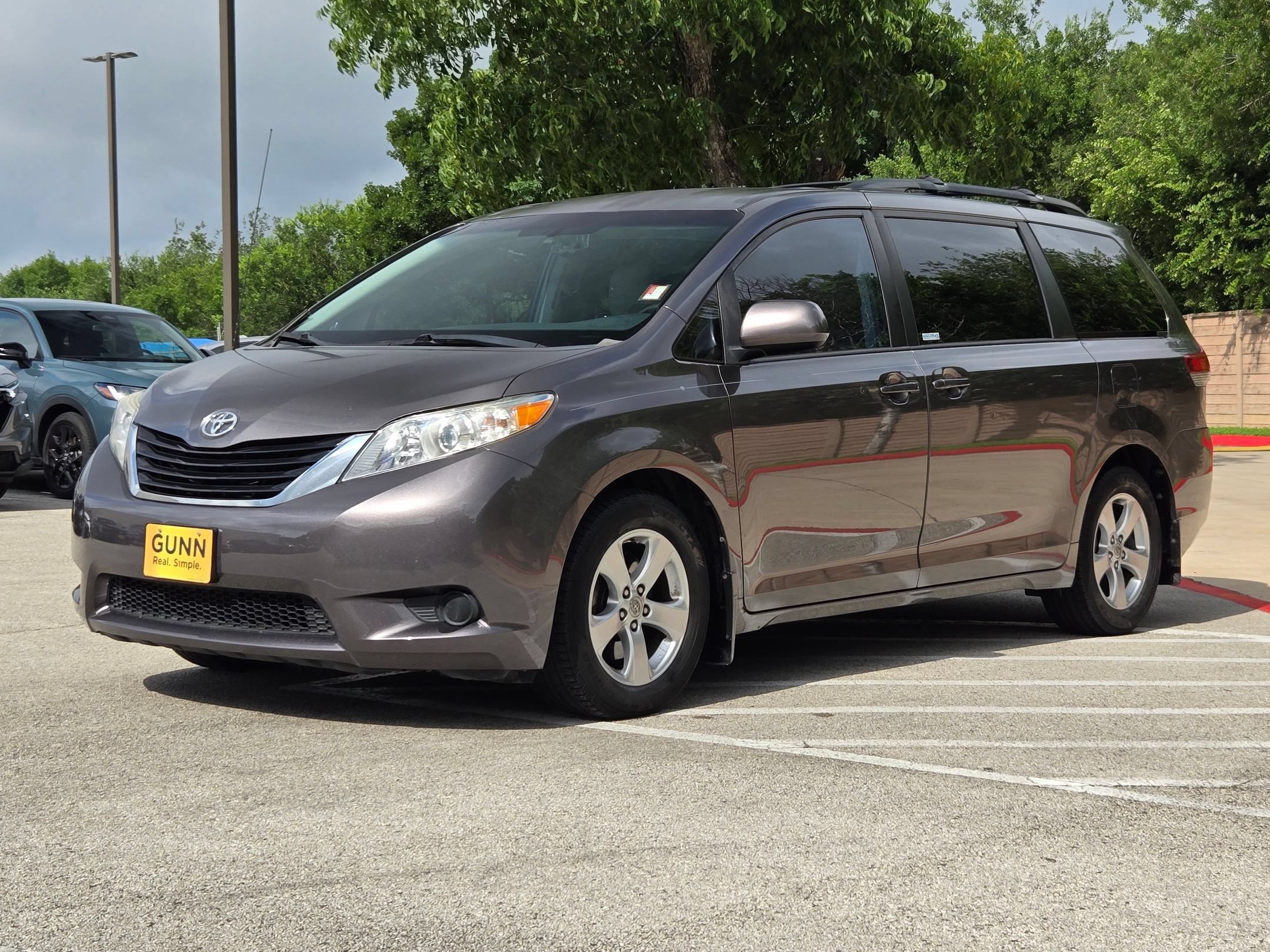Used 2013 Toyota Sienna LE FWD image 7