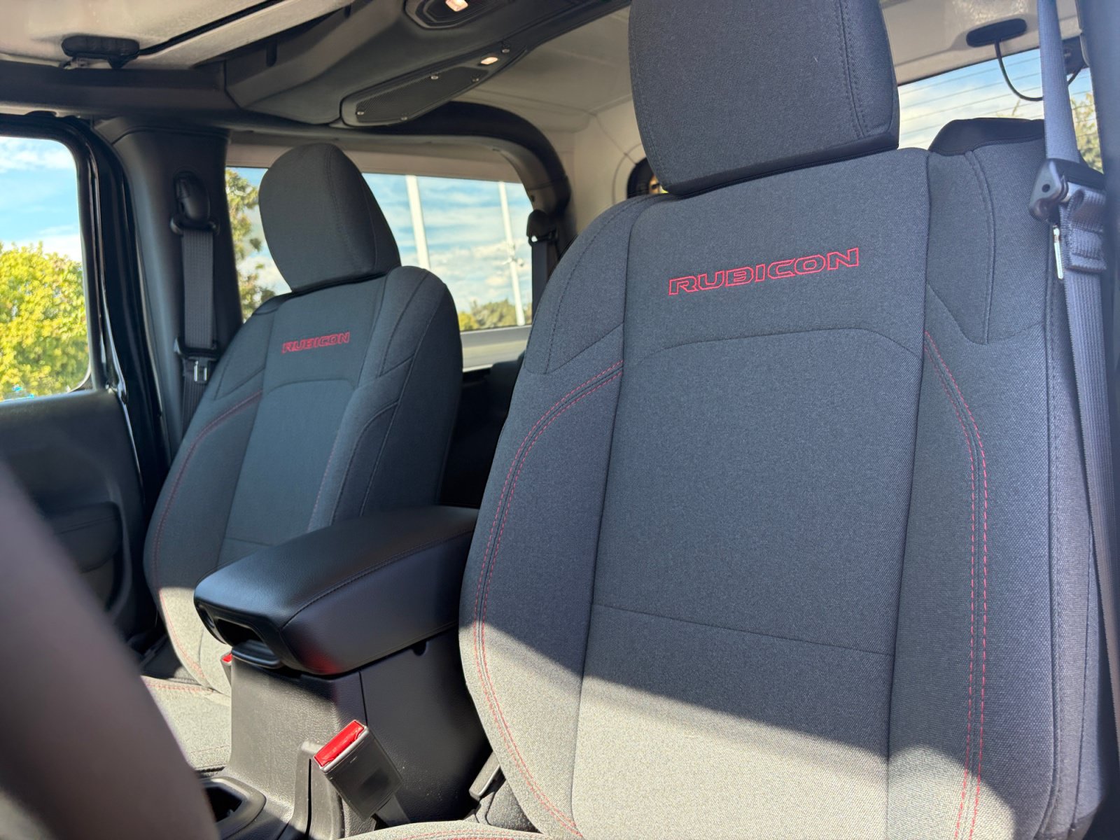 New 2025 Jeep Wrangler Rubicon w/ Convenience Group AWD/4WD image 14