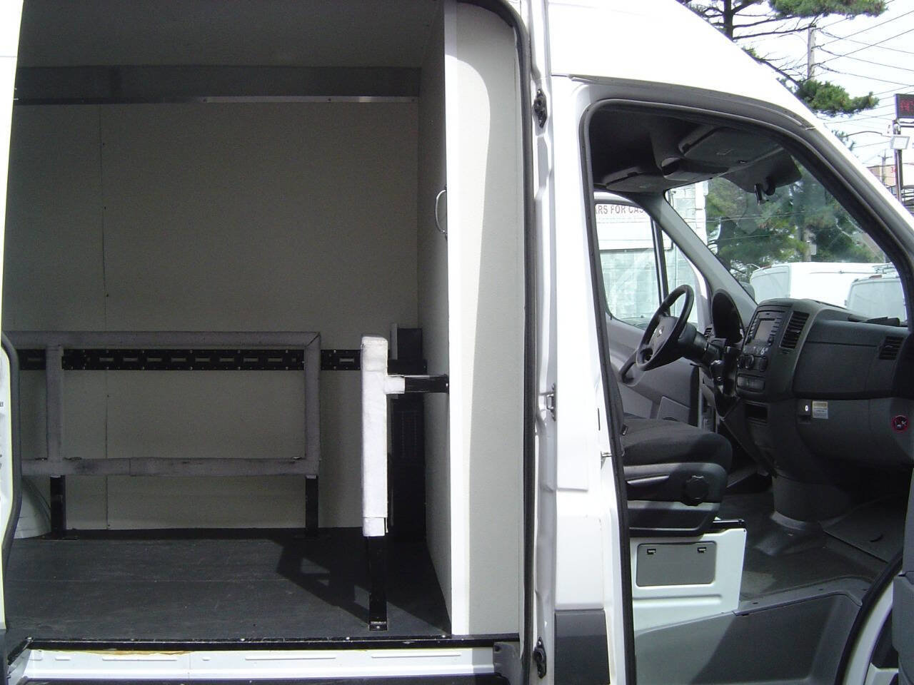 Used 2018 Mercedes-Benz Sprinter 2500 w/ Driver Comfort Package image 9