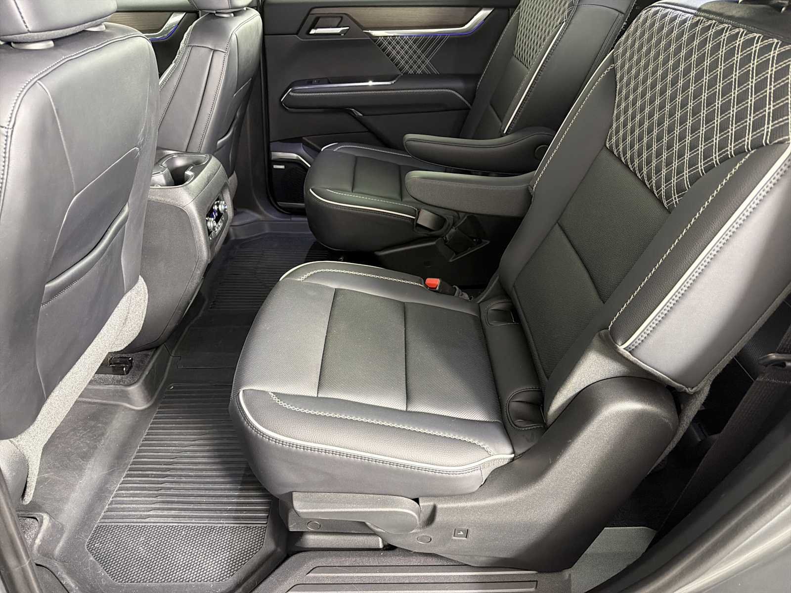 Used 2024 GMC Acadia Denali FWD image 21