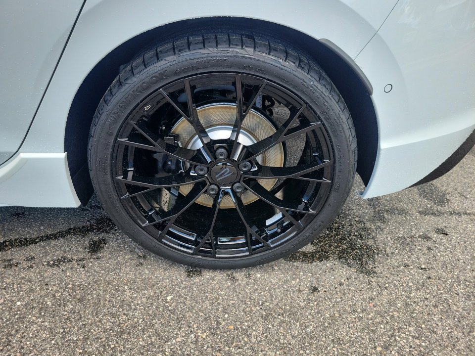 New 2025 Volkswagen Golf R Black Edition image 25