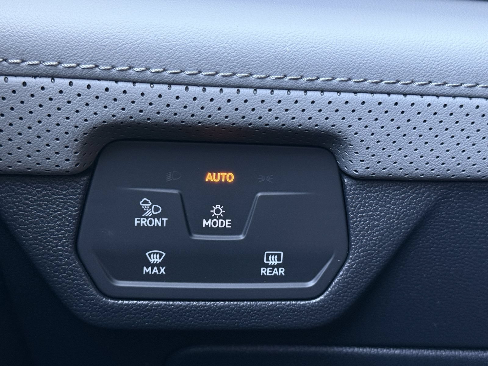 New 2026 Volkswagen Atlas Peak Edition AWD/4WD image 22