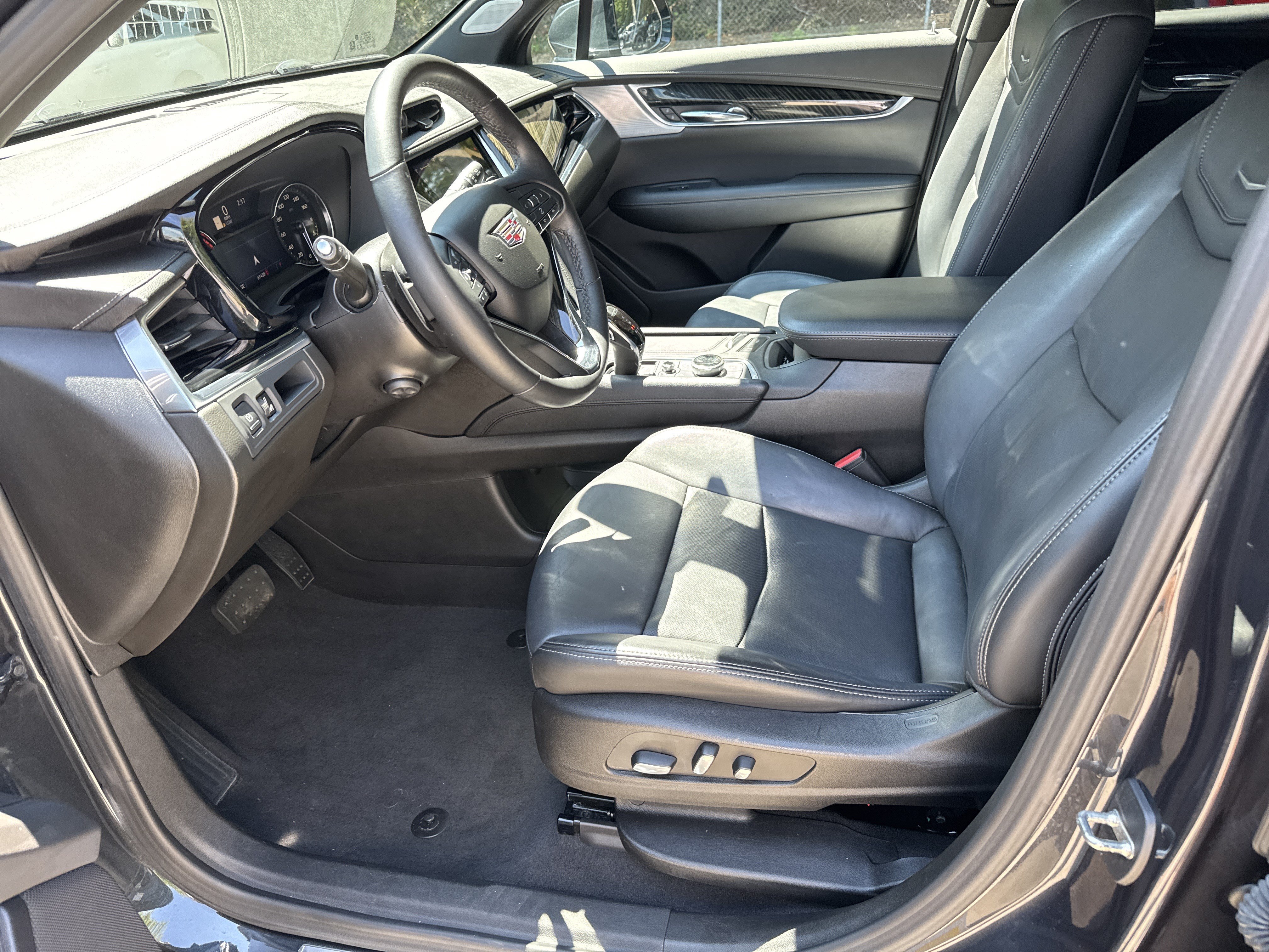 Used 2023 Cadillac XT6 Premium Luxury FWD image 8