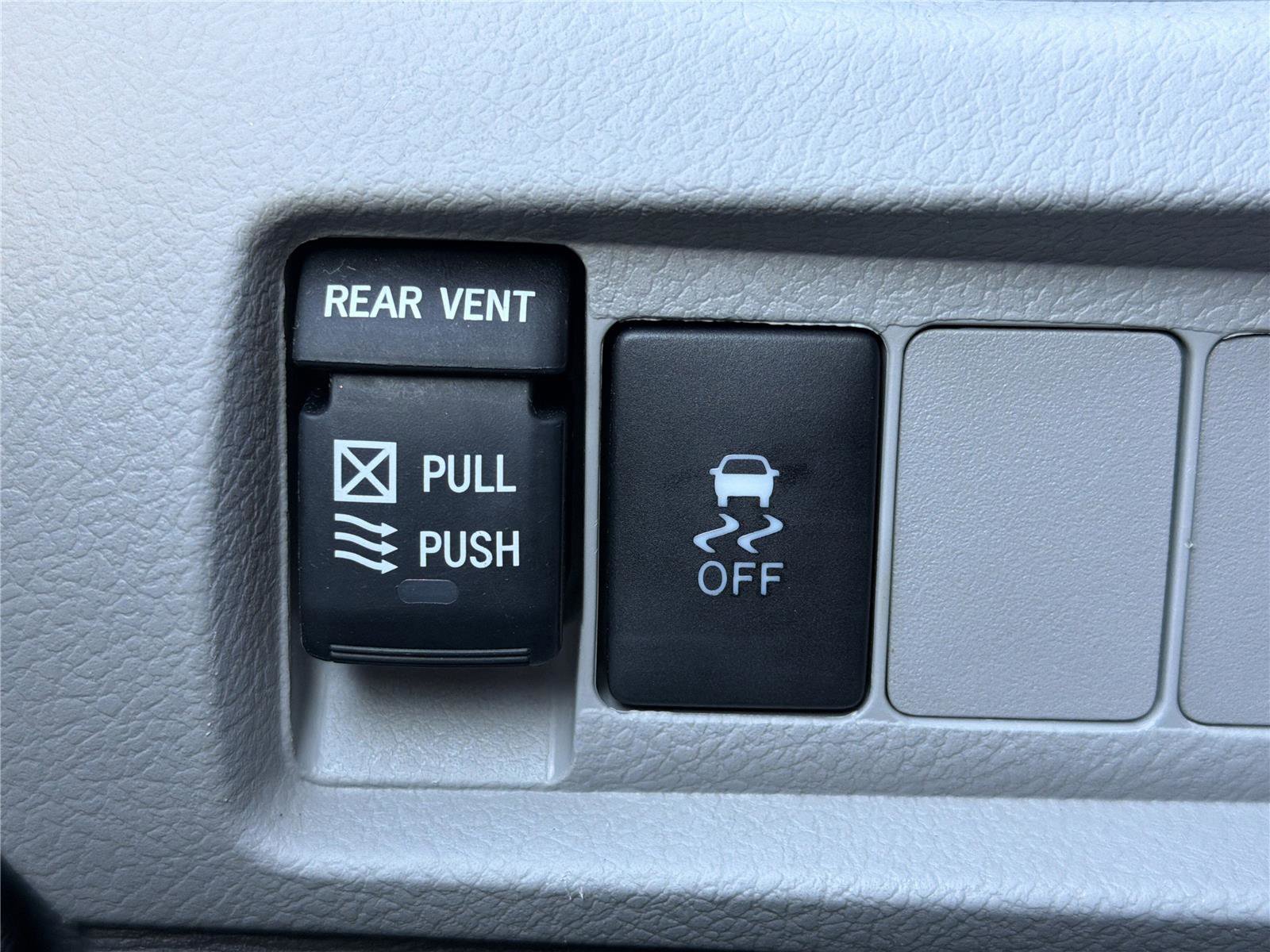 Used 2020 Toyota Sienna XLE FWD image 18