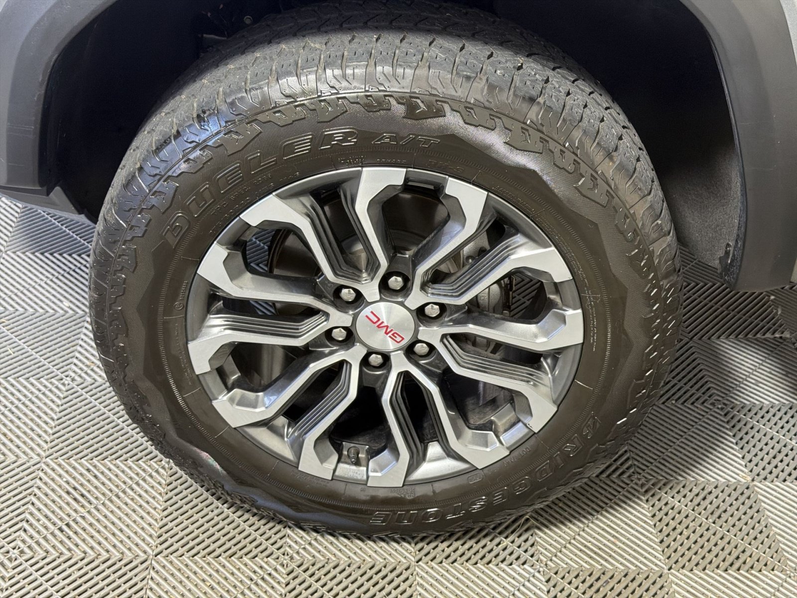 Used 2024 GMC Canyon Denali AWD/4WD image 12