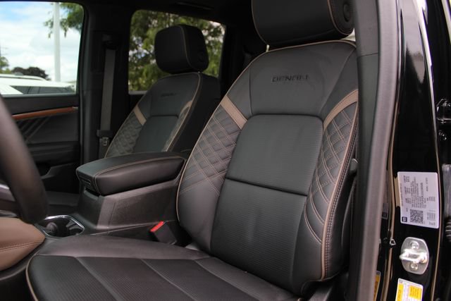 Used 2025 GMC Canyon Denali AWD/4WD image 16