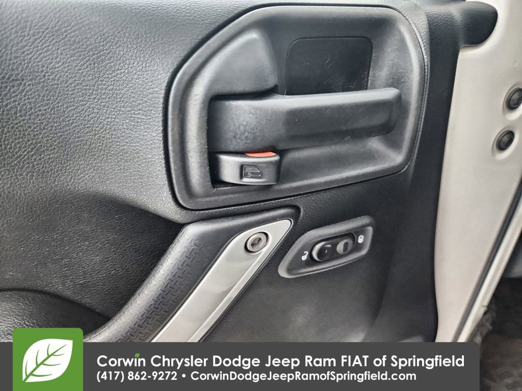 Used 2015 Jeep Wrangler Unlimited Rubicon image 21