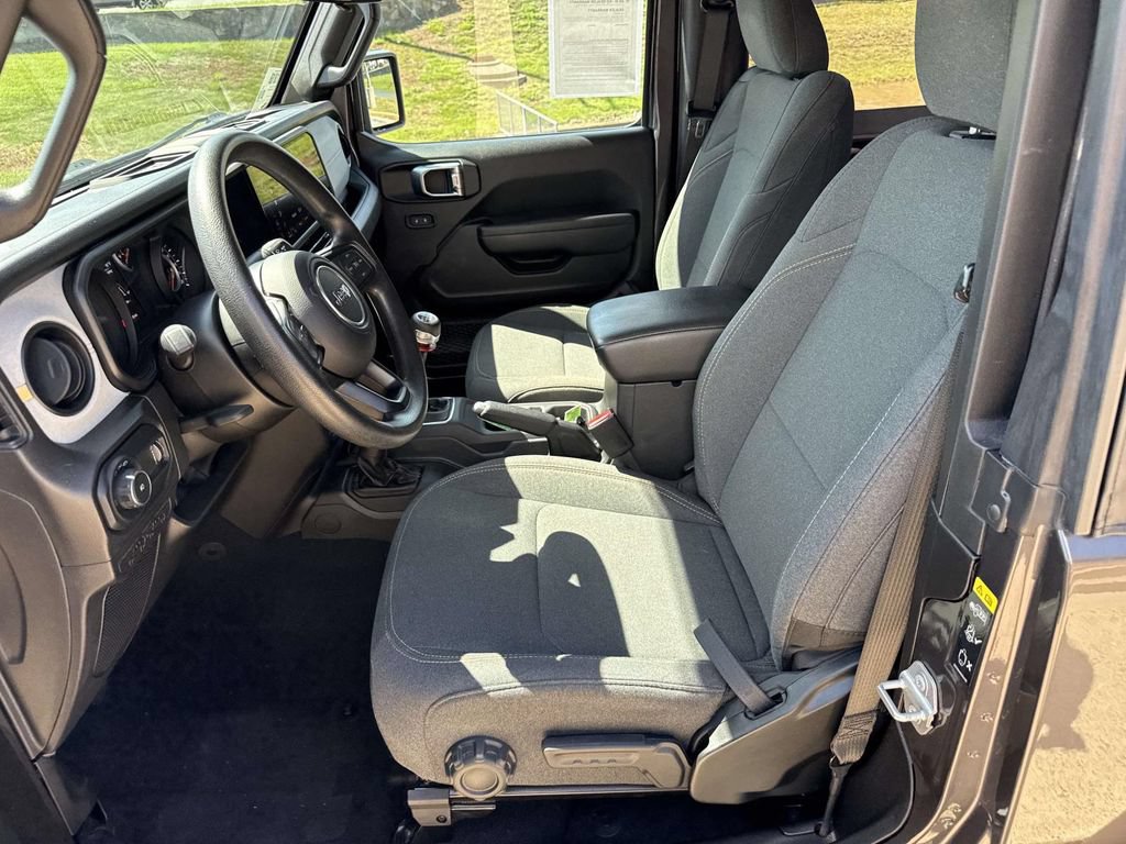 Used 2025 Jeep Wrangler Sport AWD/4WD image 6