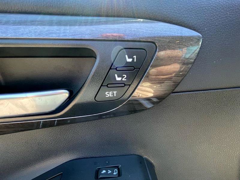 Used 2024 Toyota Highlander LE image 20