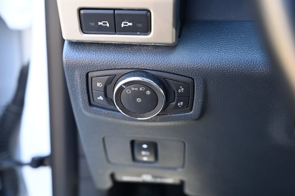 Used 2022 Ford F350 Lariat w/ Chrome Package image 27