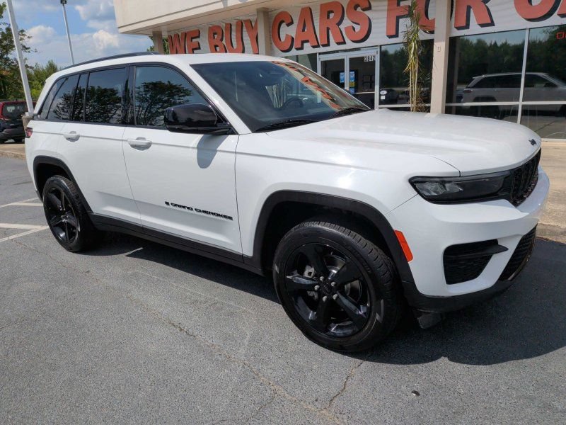 Used 2023 Jeep Grand Cherokee Altitude