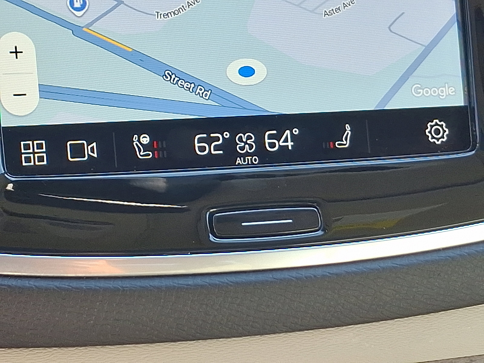 Certified 2024 Volvo XC90 B6 Plus w/ Protection Package image 18