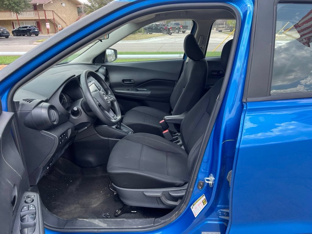 Used 2023 Nissan Kicks S FWD image 5