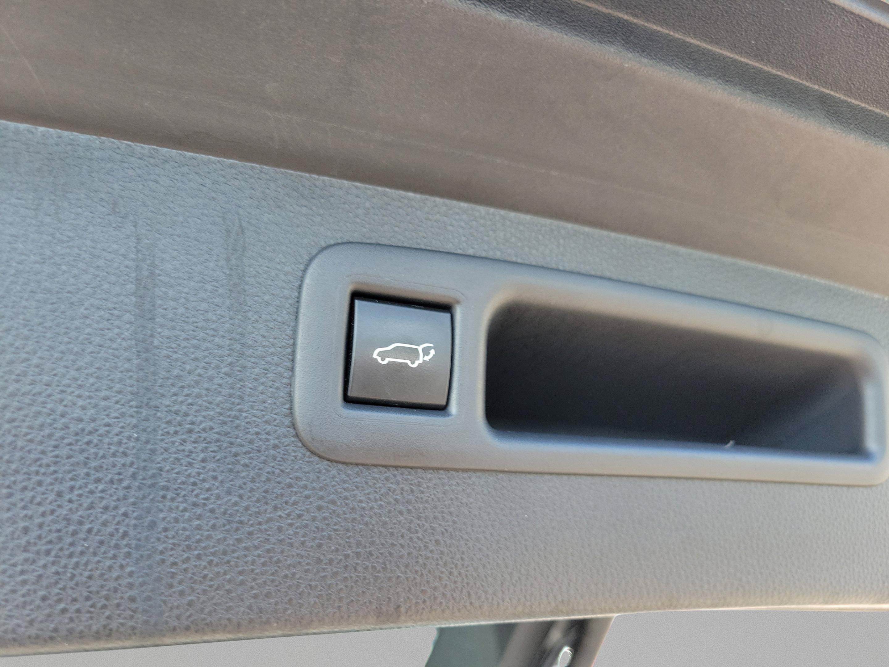Used 2023 Toyota Highlander XLE FWD image 6