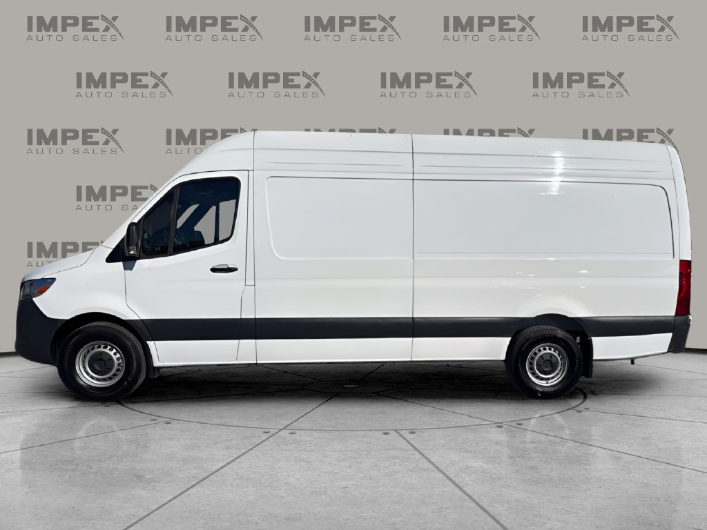 Used 2025 Mercedes-Benz Sprinter 2500 image 2
