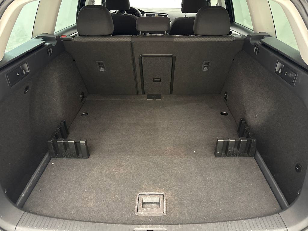 Used 2016 Volkswagen Golf S image 11