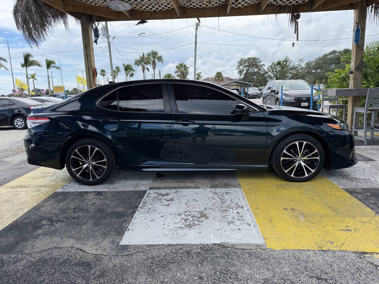 Used 2020 Toyota Camry SE FWD image 4