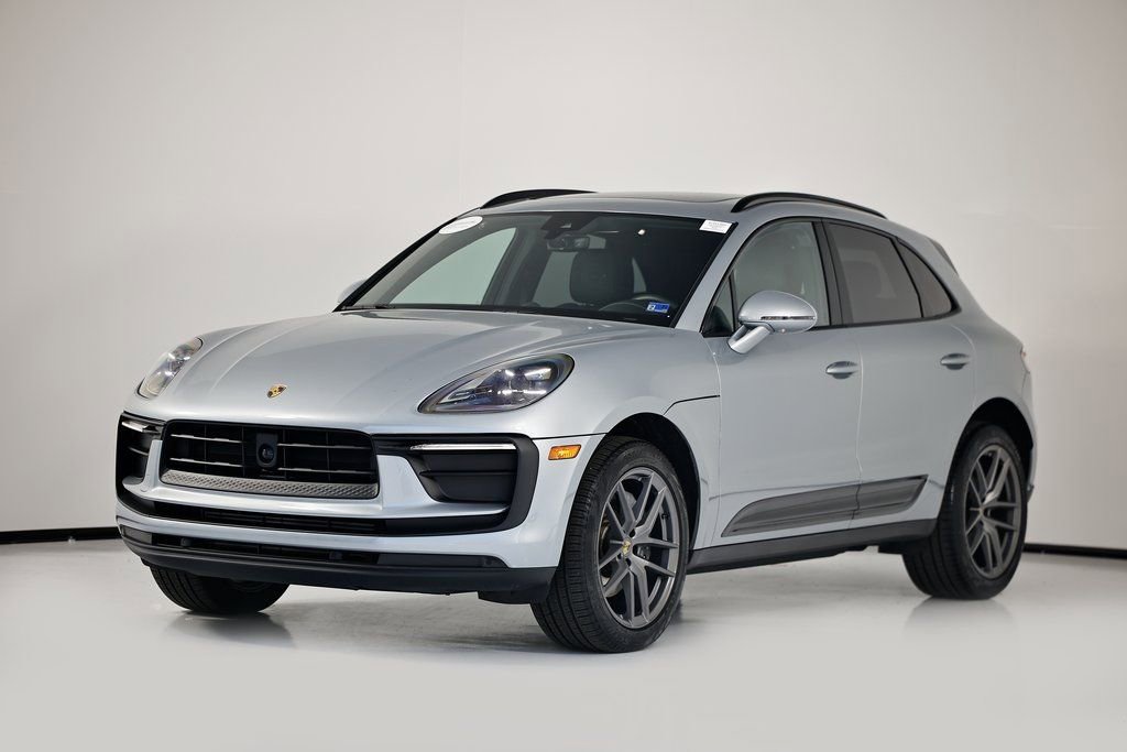 Certified 2025 Porsche Macan AWD/4WD image 1