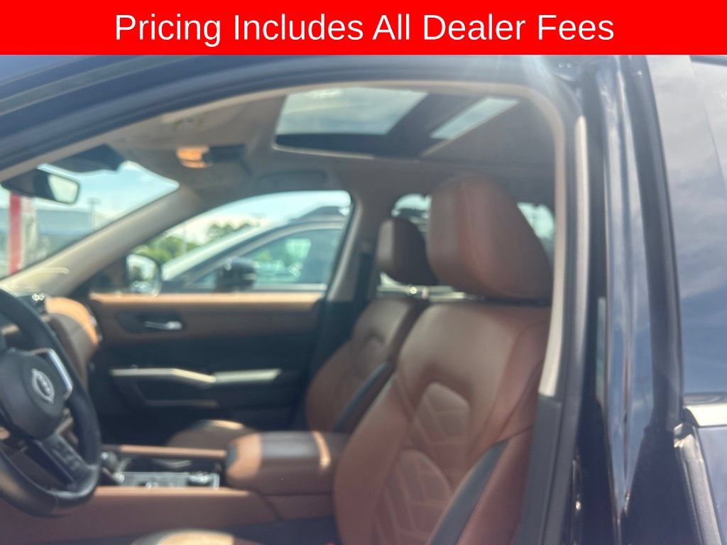 Used 2024 Nissan Pathfinder Platinum AWD/4WD image 11