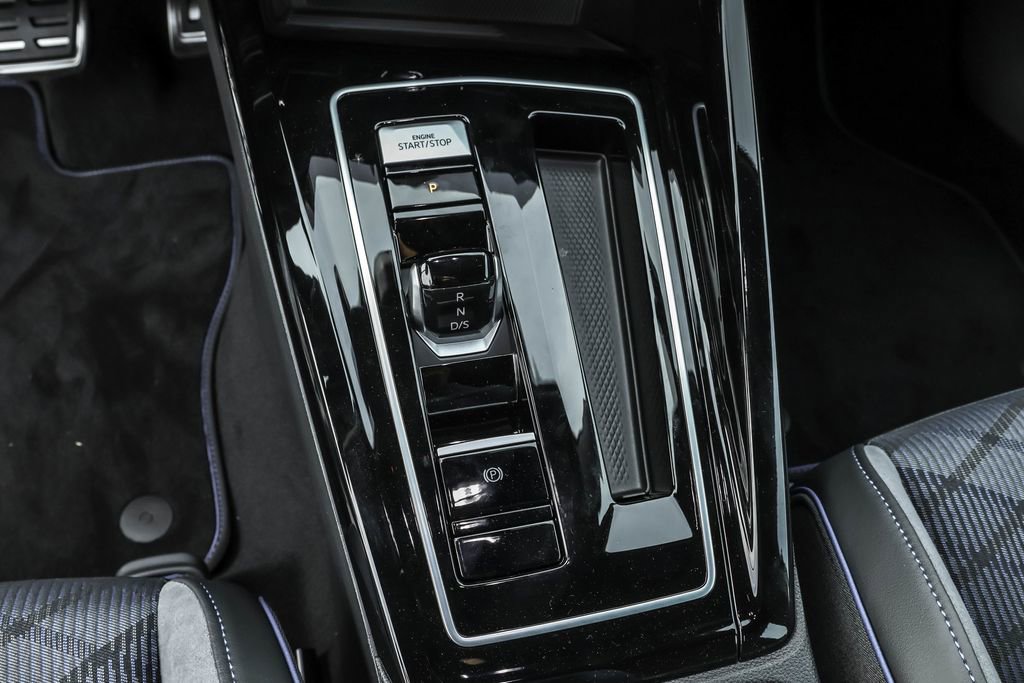 New 2025 Volkswagen Golf R Black Edition image 30