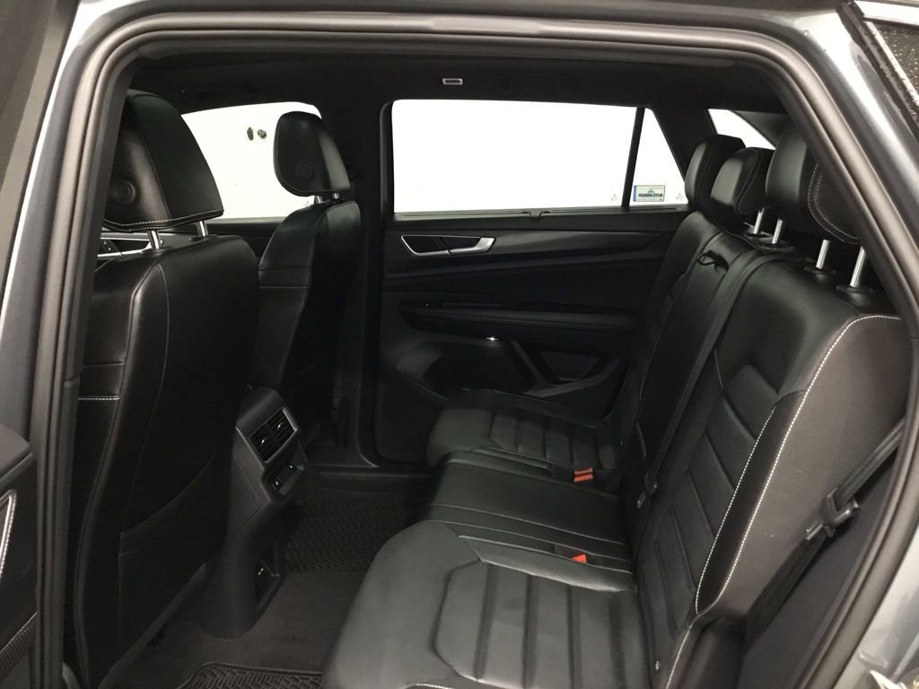 Used 2024 Volkswagen Atlas Cross Sport SEL R-Line AWD/4WD image 33