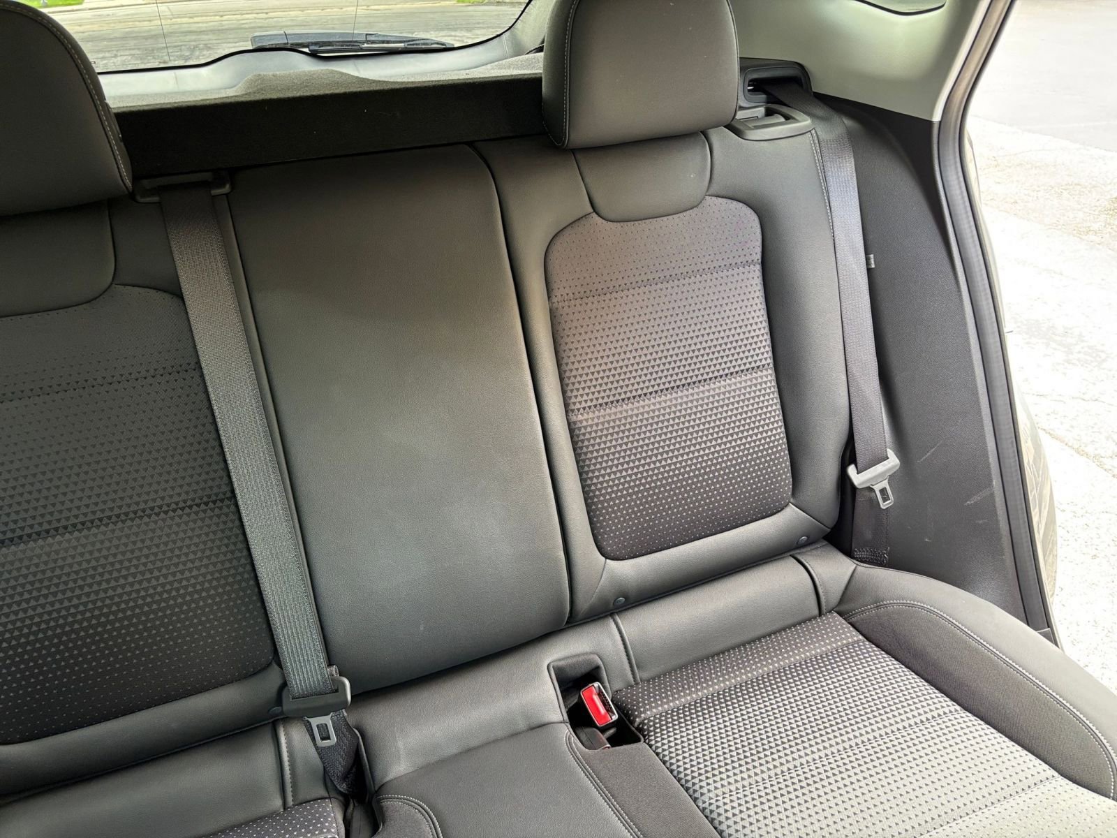 Used 2025 Chevrolet Trax LT FWD image 32