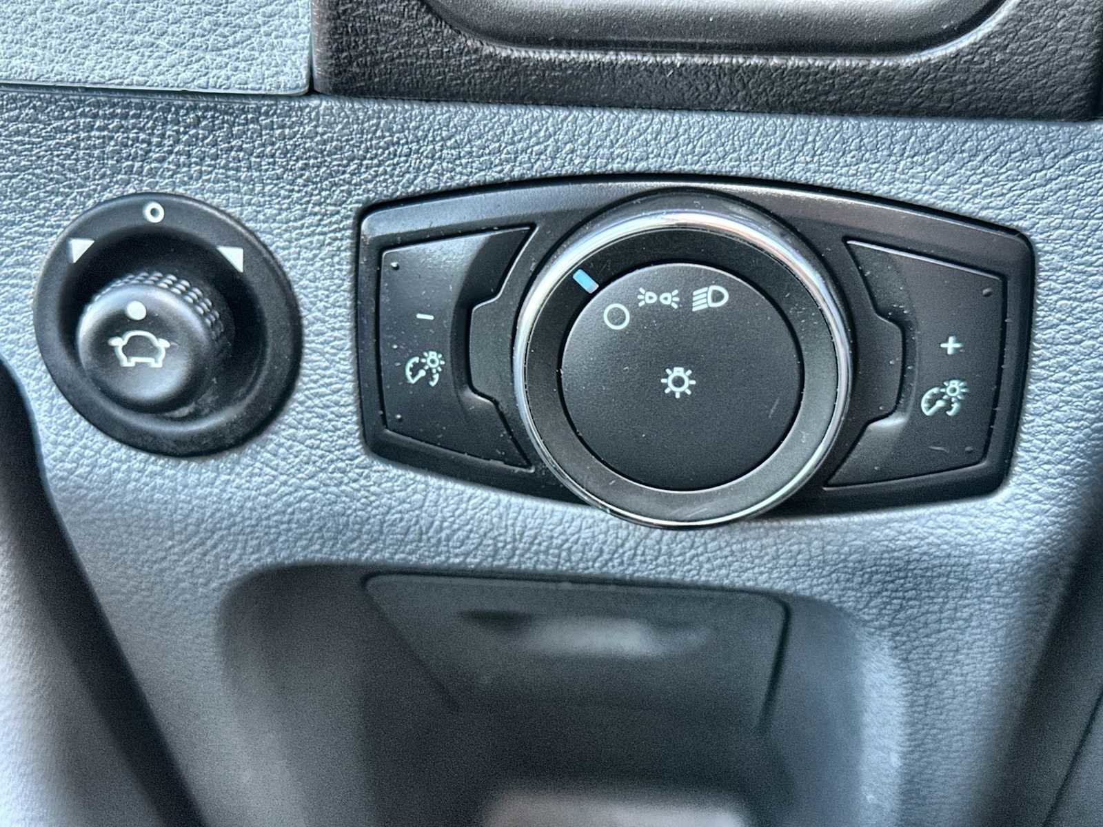 Used 2019 Ford Transit 250 130 Low Roof w/ Exterior Upgrade Package RWD image 28