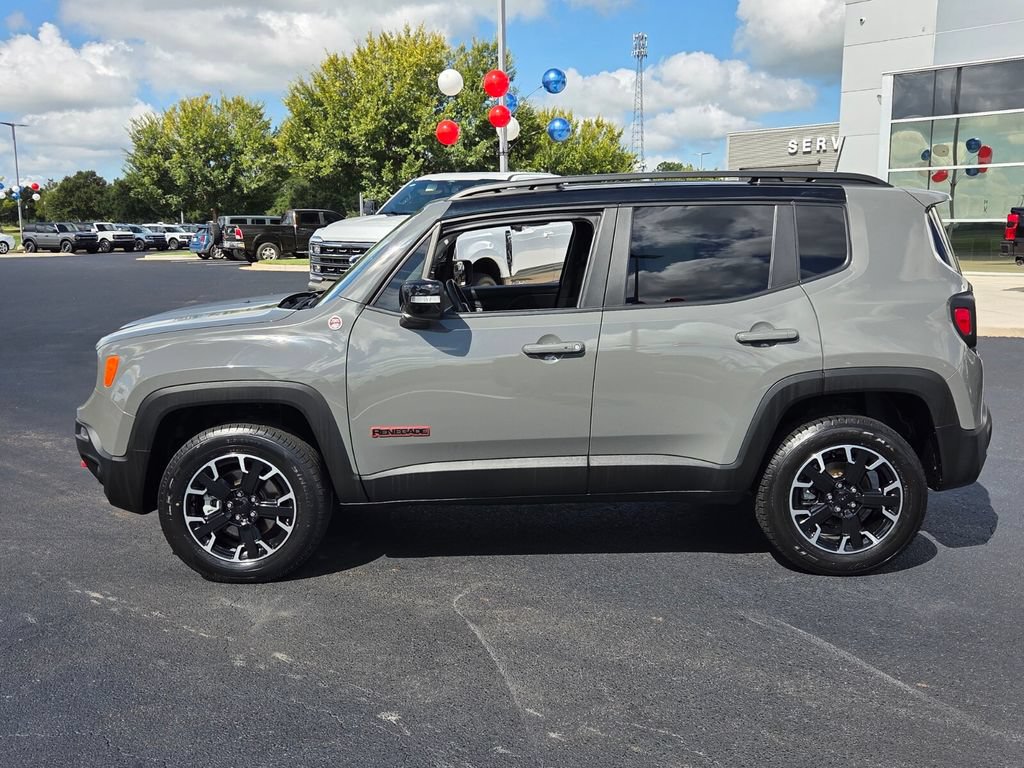 Used 2023 Jeep Renegade Trailhawk w/ Sun/Sound Group AWD/4WD image 2