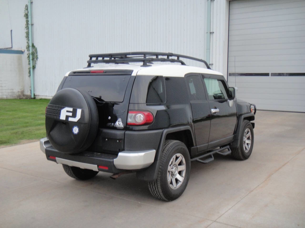 Used 2014 Toyota FJ Cruiser 2WD w/ Convenience Package image 14